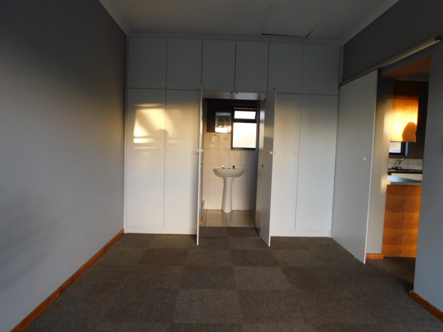 6 Bedroom Property for Sale in Dobson Western Cape